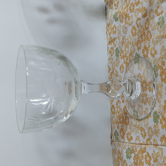 Vintage etched glassware white wine stemware - Picture 3 of 9